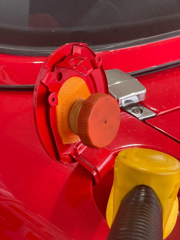 DTS FUELHOLD - Uchwyt na korek paliwa | Mazda Miata NA - obrazek 3