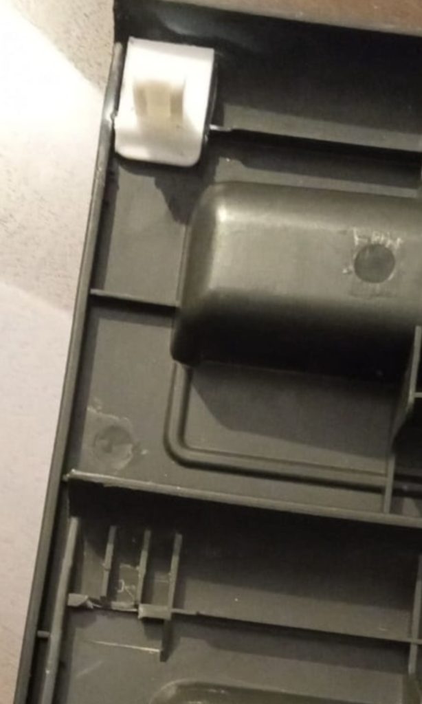Naprawa klapy szuflady fotela VW Multivan – element montażowy 7E5885638