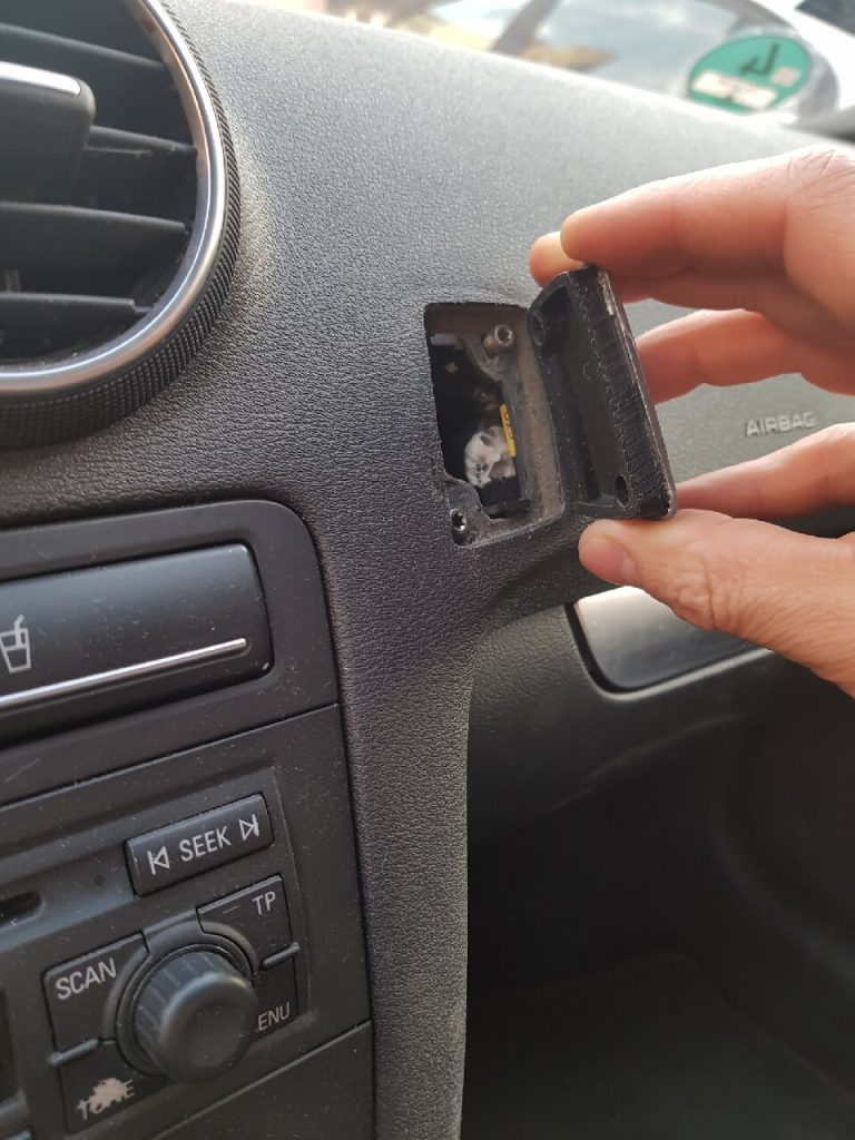 Zaślepka uchwytu telefonu Audi A3 8P – montaż na desce rozdzielczej DTS GAPDELETE