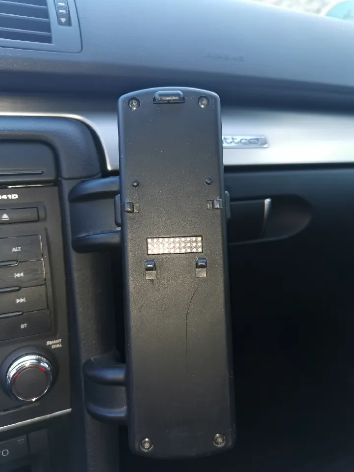 MAGLOCK® – Uchwyt MagSafe, które nigdy nie miały powstać. A teraz jest wszędzie. 3 Audi A4 Uchwyt telefonu Nokia